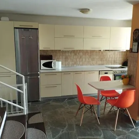 Apartment 3 Yatak Odali Genis Ev Muelkue Paliouri Sahile Yuerueme *